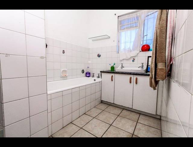 3 BEDROOM PROPERTY TO RENT IN TABLE VIEW